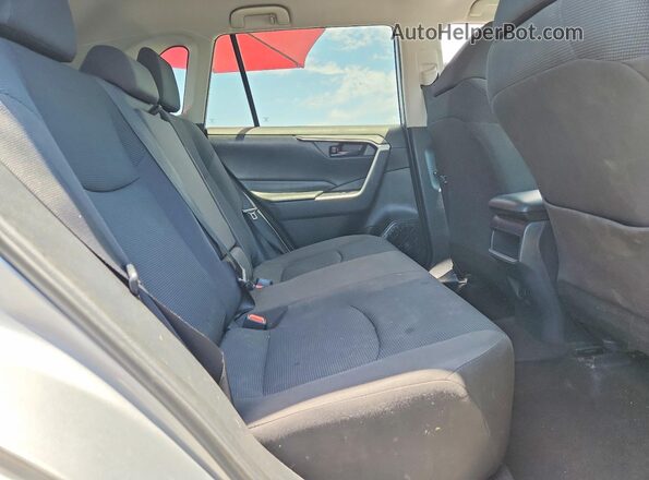 2T3H1RFVXKW021332 2019 TOYOTA RAV4 Silver უკანა სალონის ხედი