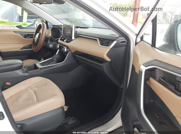 2T3H1RFVXPC231518 2023 TOYOTA RAV4 Белый Вид салона спереди
