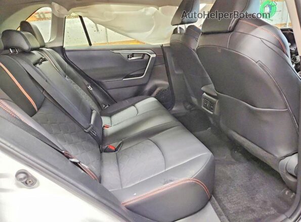 2T3J1RFV1RW427107 2024 TOYOTA RAV4 White Vista interior trasera