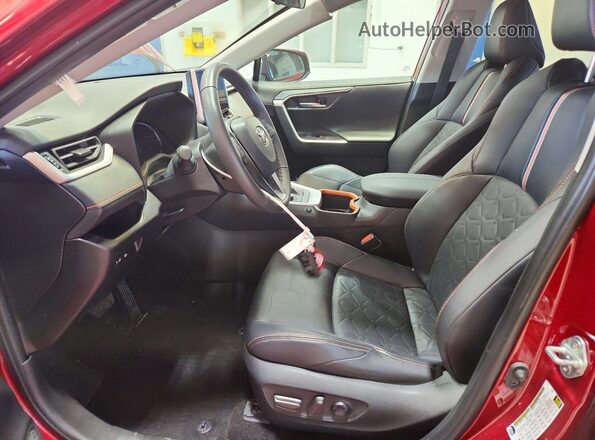 2T3J1RFV9RW423466 2024 TOYOTA RAV4 Красный Вид салона спереди