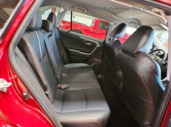 2T3J1RFV9RW423466 2024 TOYOTA RAV4 Красный Вид задней части салона