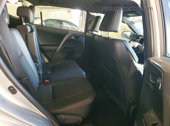 2T3JFREV1GW422456 2016 TOYOTA RAV4 Silver Widok wnętrza z tyłu