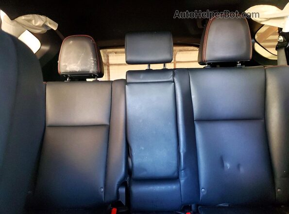 2T3JFREV1GW422456 2016 TOYOTA RAV4 Silver Widok tylnych siedzeń