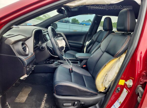 2T3JFREV2JW761508 2018 TOYOTA RAV4 Red Widok wnętrza z przodu