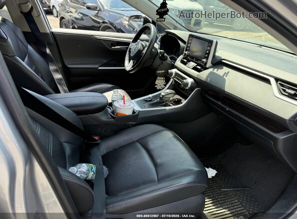 2T3N1RFV2KC054572 2019 TOYOTA RAV4 Серый Вид салона спереди