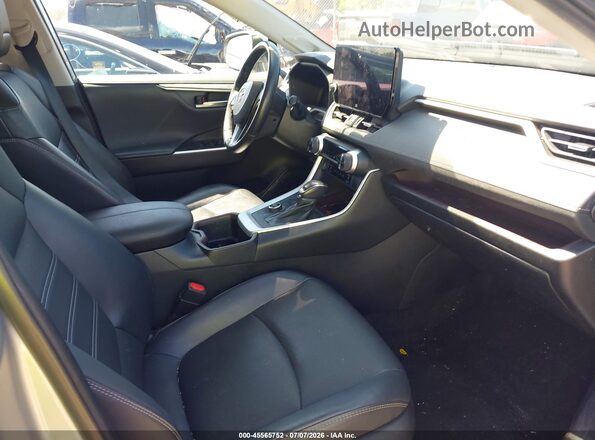 2T3N1RFV5PW388942 2023 TOYOTA RAV4 Silver Widok wnętrza z przodu