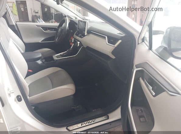 2T3N1RFVXKW054110 2019 TOYOTA RAV4 White Вид салону спереду