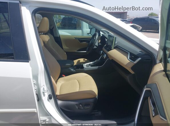 2T3N1RFVXNW272259 2022 TOYOTA RAV4 Белый Вид салона спереди