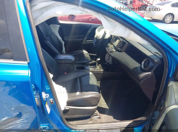 2T3NFREV1JW503319 2018 TOYOTA RAV4 Blue Front interior view
