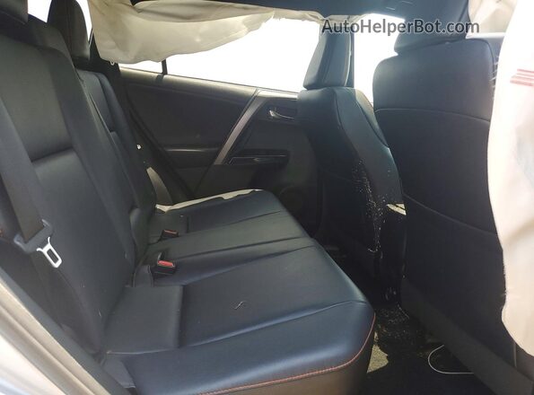 2T3NFREV3GW271637 2016 TOYOTA RAV4 Silver Vista de los asientos traseros