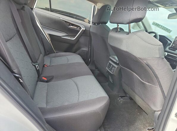 2T3P1RFV0SW632983 2025 TOYOTA RAV4 White Vista de los asientos traseros