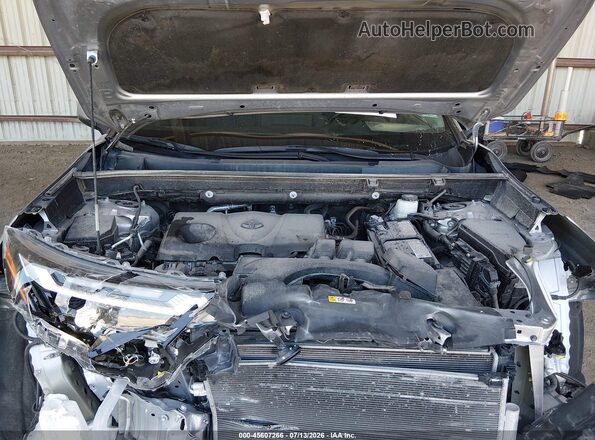 2T3P1RFV1NC256672 2022 TOYOTA RAV4 Silver უკანა ხედი