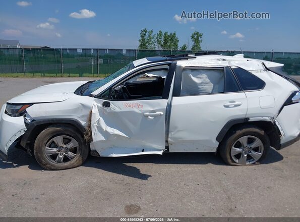 2T3P1RFV1NW248862 2022 TOYOTA RAV4 White Вид задньої частини салону