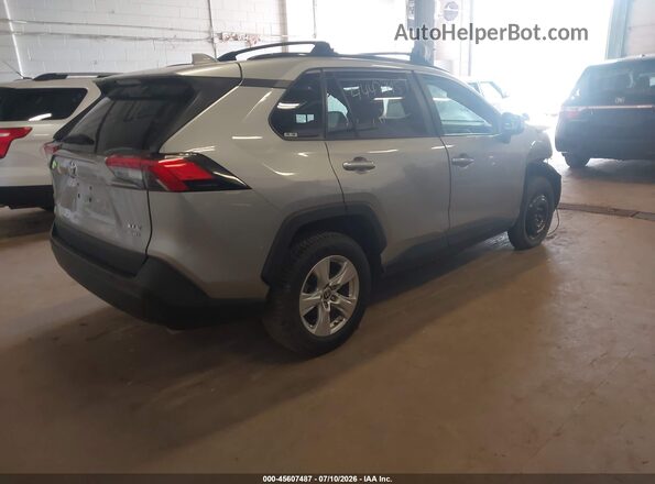 2T3P1RFV2MC205938 2021 TOYOTA RAV4 Серебряный Задняя правая четверть