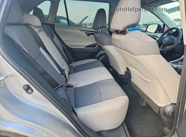 2T3P1RFV2RC410084 2024 TOYOTA RAV4 Silver Widok tylnych siedzeń