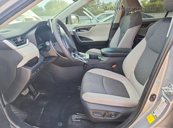 2T3P1RFV2RC410084 2024 TOYOTA RAV4 Silver Widok wnętrza z przodu