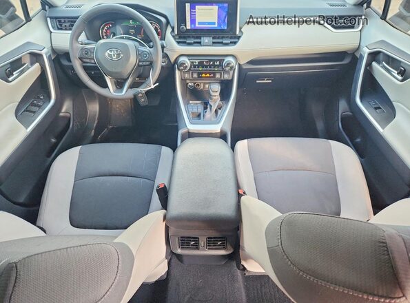2T3P1RFV2RC410084 2024 TOYOTA RAV4 Silver Widok deski rozdzielczej