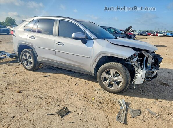 2T3P1RFV2RC410084 2024 TOYOTA RAV4 Silver Przód prawy