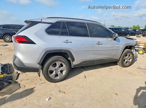 2T3P1RFV2RC410084 2024 TOYOTA RAV4 Silver Tył prawy