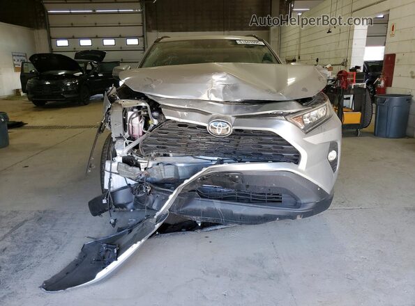 2T3P1RFV3KW075244 2019 TOYOTA RAV4 Серебряный Вид спереди