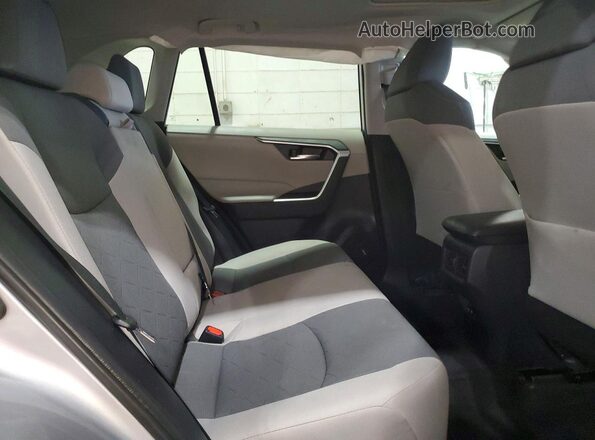 2T3P1RFV3KW075244 2019 TOYOTA RAV4 Серебряный Вид задней части салона
