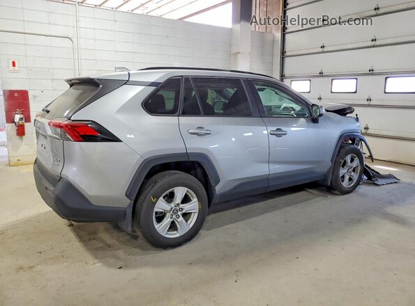 2T3P1RFV3KW075244 2019 TOYOTA RAV4 Серебряный Задняя правая четверть