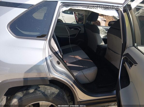 2T3P1RFV3LC103899 2020 TOYOTA RAV4 Silver VIN კოდის სტიკერის ხედი