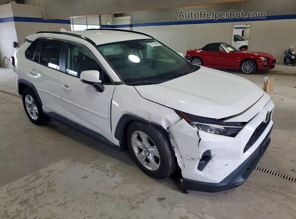 2T3P1RFV3MC195002 2021 TOYOTA RAV4 White Front right