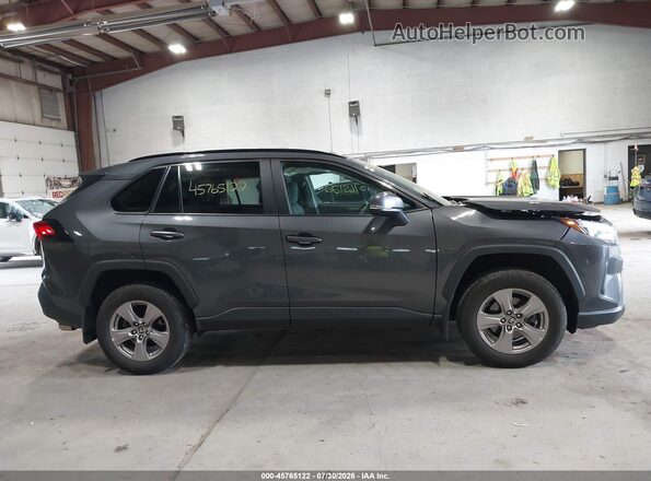 2T3P1RFV4NW328219 2022 TOYOTA RAV4 Серый Вид задней части салона