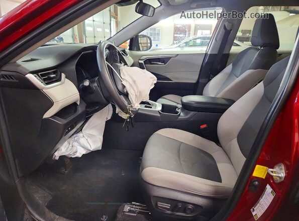 2T3P1RFV6PW335451 2023 TOYOTA RAV4 Бордовый Вид салона спереди
