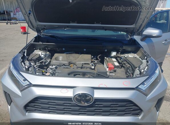 2T3P1RFV8RW489632 2024 TOYOTA RAV4 Silver Հետևի տեսք