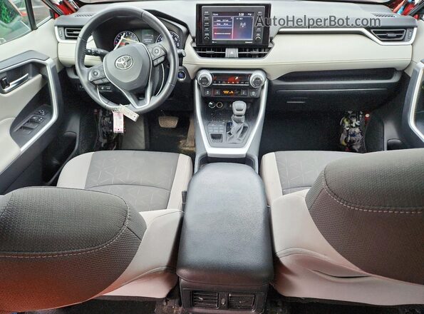 2T3P1RFV9MW165808 2021 TOYOTA RAV4 Red Вид панелі приладів