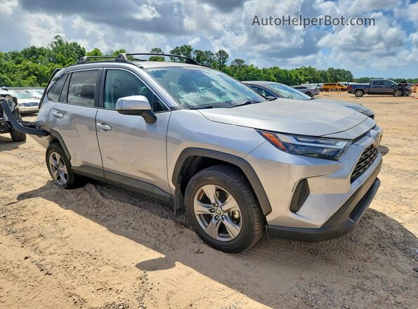 2T3P1RFV9NC256516 2022 TOYOTA RAV4 Silver Przód prawy