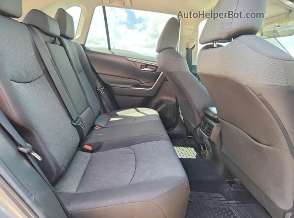 2T3P1RFV9NC256516 2022 TOYOTA RAV4 Silver Widok wnętrza z tyłu