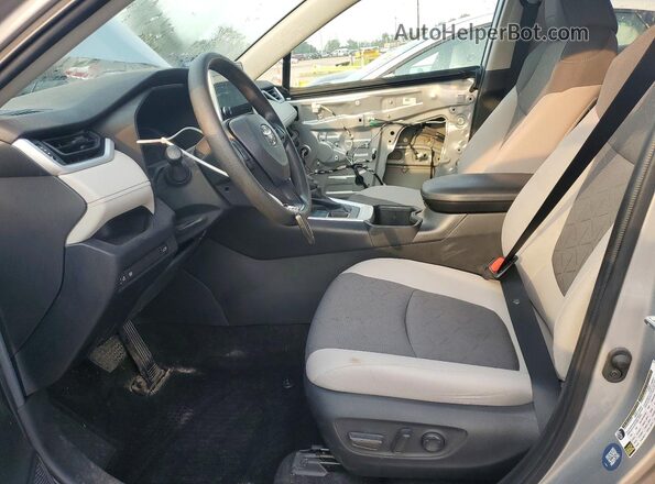 2T3P1RFVXPC357194 2023 TOYOTA RAV4 Серебряный Вид салона спереди