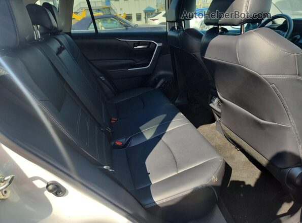 2T3R1RFV1KC045766 2019 TOYOTA RAV4 White Vista de los asientos traseros