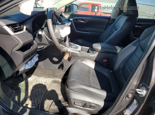 2T3R1RFV1PC371347 2023 TOYOTA RAV4 Серый Вид салона спереди