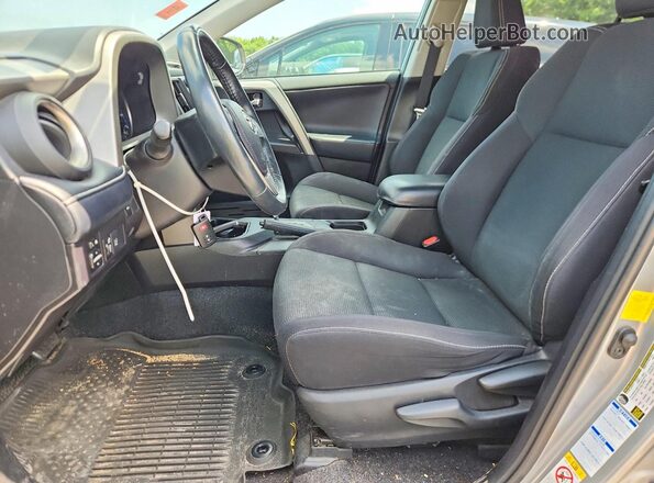 2T3RFREV0JW775183 2018 TOYOTA RAV4 Серебряный Вид салона спереди