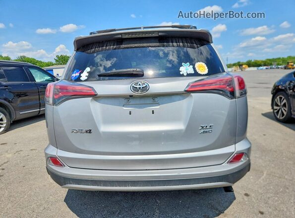 2T3RFREV0JW775183 2018 TOYOTA RAV4 Серебряный Вид сзади