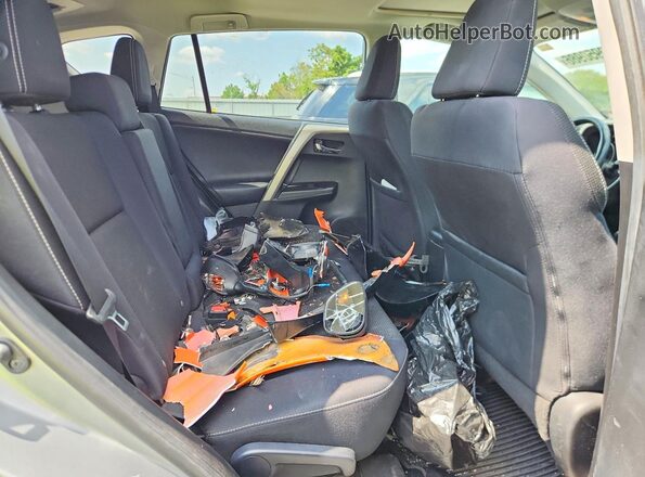 2T3RFREV0JW775183 2018 TOYOTA RAV4 Серебряный Вид задней части салона