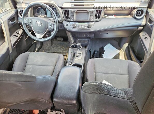 2T3RFREV0JW775183 2018 TOYOTA RAV4 Серебряный Вид панели приборов