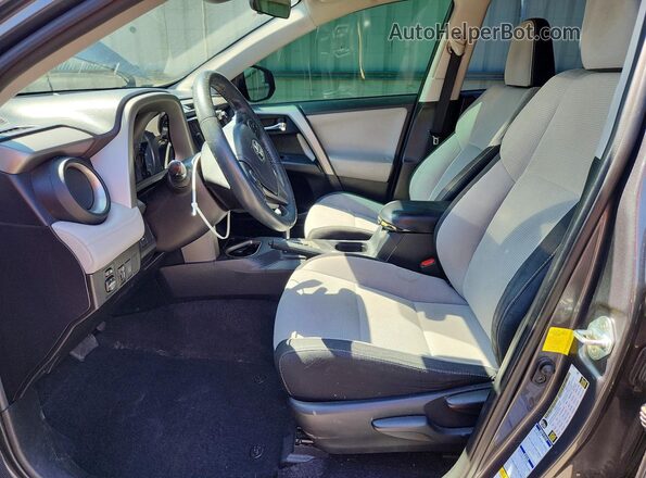 2T3RFREV1HW684322 2017 TOYOTA RAV4 Gray Вид салону спереду