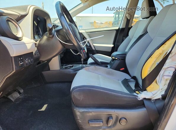 2T3RFREV1JW709967 2018 TOYOTA RAV4 White Вид салону спереду