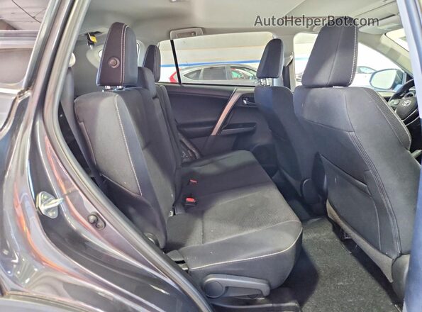 2T3RFREV1JW830045 2018 TOYOTA RAV4 Gray უკანა სალონის ხედი