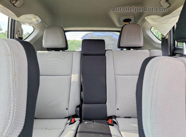 2T3RFREV2HW598503 2017 TOYOTA RAV4 Silver Вид задніх сидінь