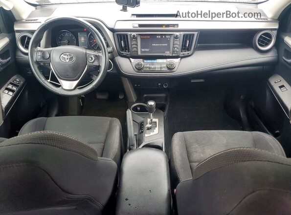 2T3RFREV4HW596784 2017 TOYOTA RAV4 Silver Widok deski rozdzielczej