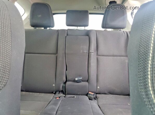 2T3RFREV4HW596784 2017 TOYOTA RAV4 Silver Widok tylnych siedzeń