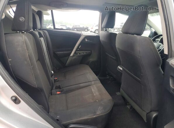 2T3RFREV4HW596784 2017 TOYOTA RAV4 Silver Widok wnętrza z tyłu
