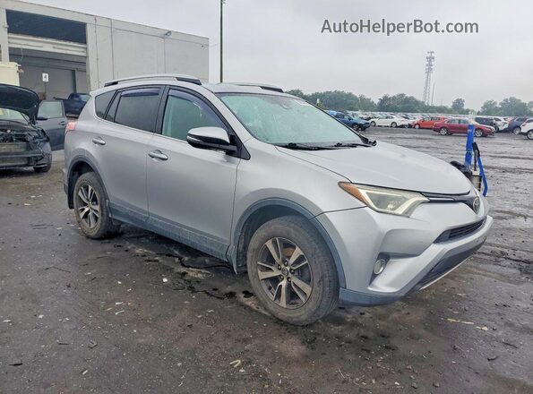 2T3RFREV4HW596784 2017 TOYOTA RAV4 Silver Przód prawy