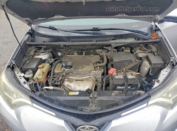 2T3RFREV4HW596784 2017 TOYOTA RAV4 Silver Widok komory silnika